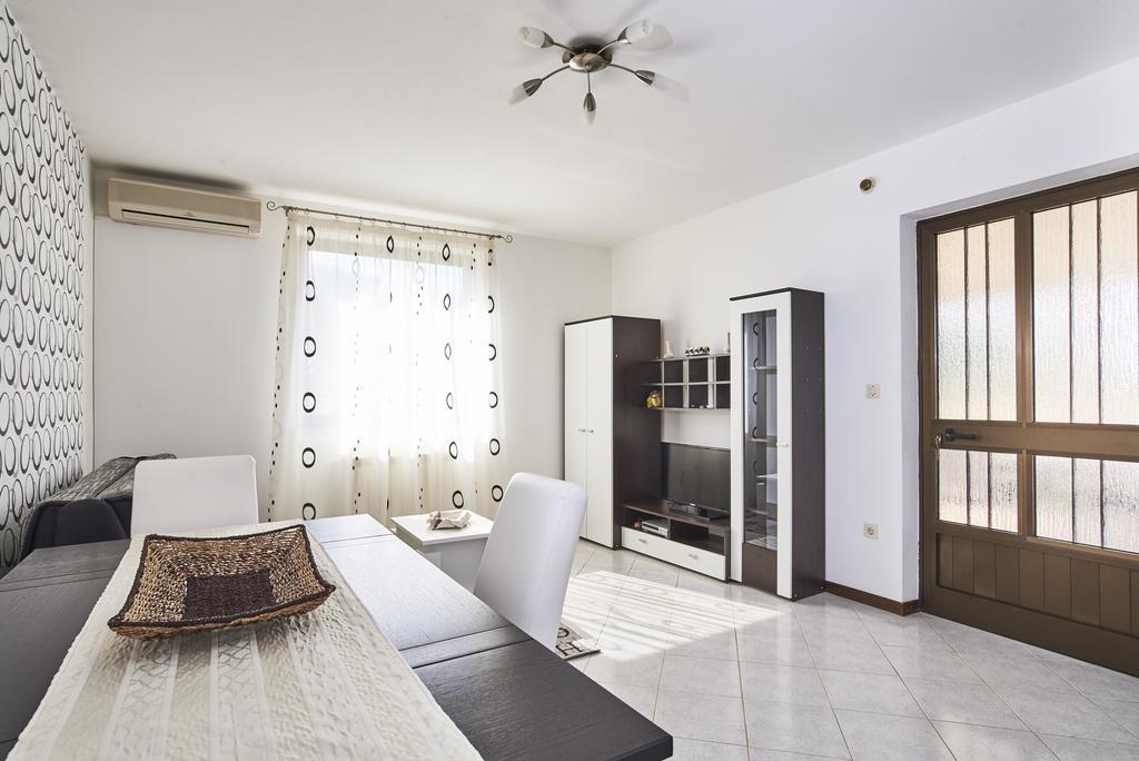 Ferienwohnung Lovely Roses Umag Exterior foto