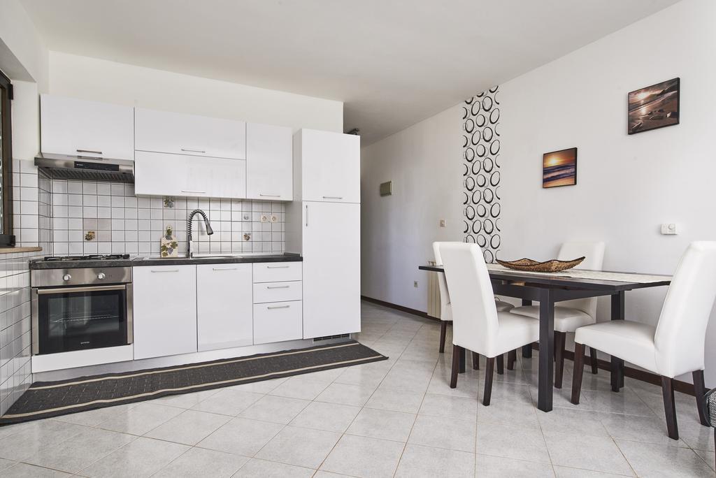 Ferienwohnung Lovely Roses Umag Exterior foto