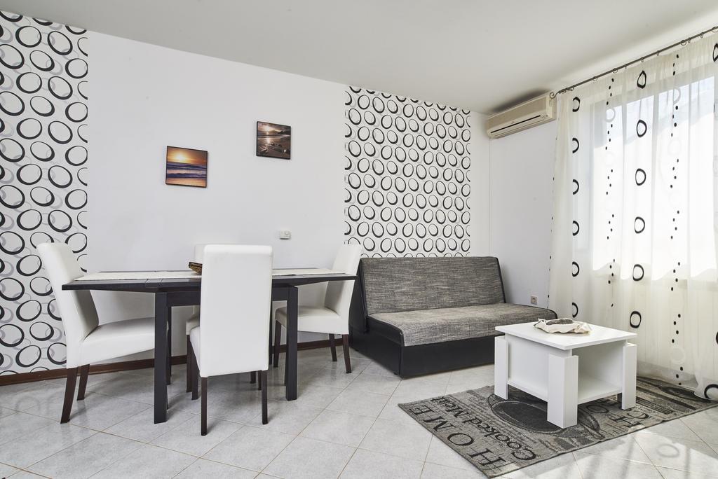 Ferienwohnung Lovely Roses Umag Exterior foto