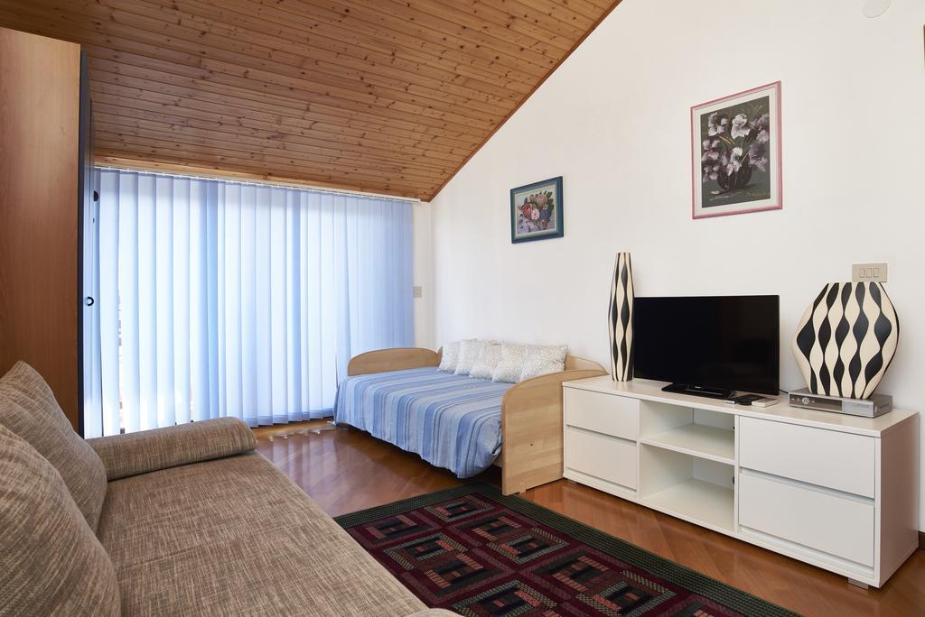 Ferienwohnung Lovely Roses Umag Exterior foto