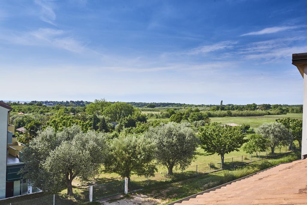 Ferienwohnung Lovely Roses Umag Exterior foto