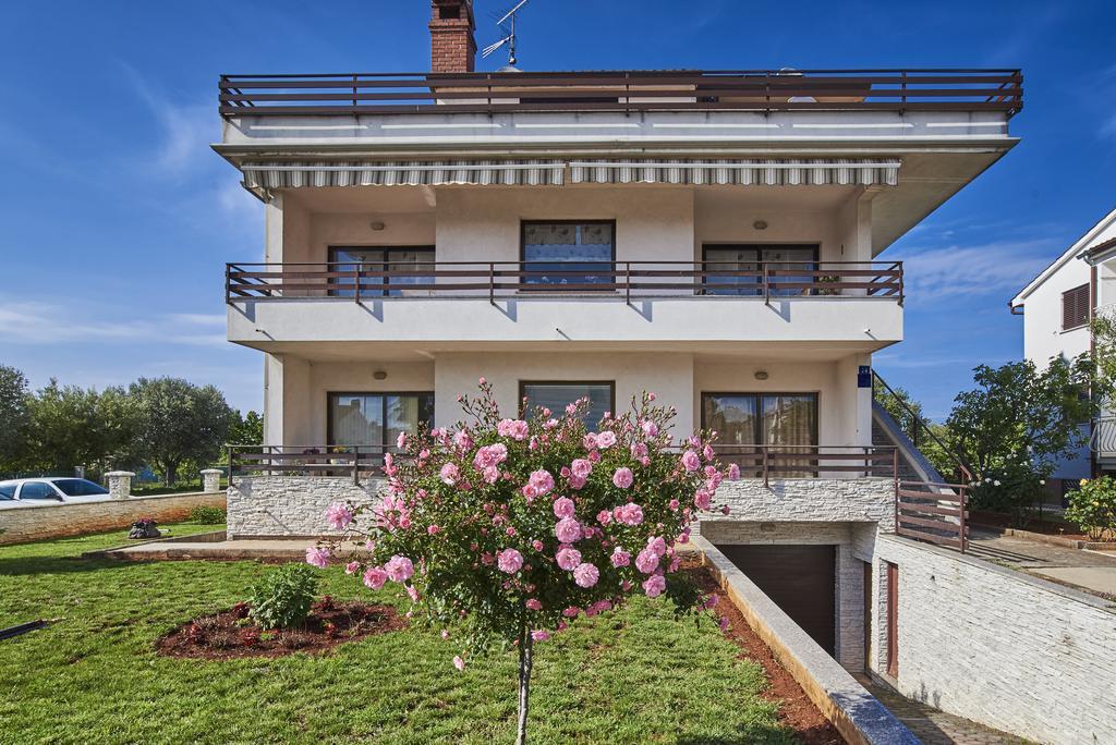 Ferienwohnung Lovely Roses Umag Exterior foto